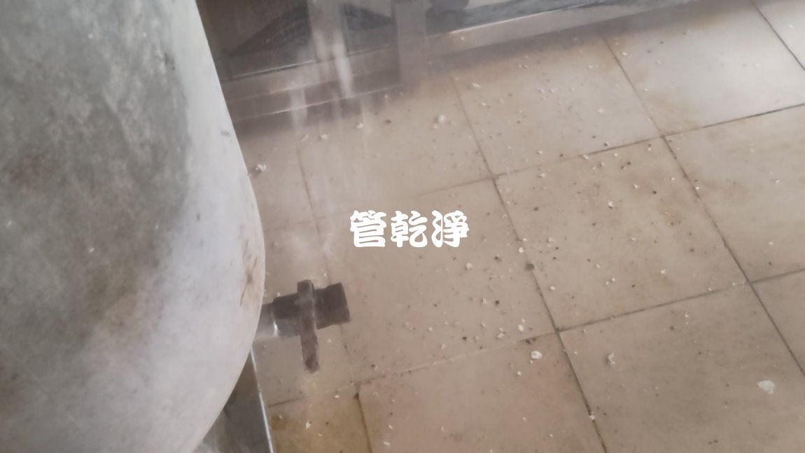 水管跑出黑色豆腐.. 彰化 社頭 社斗路 洗工廠管路
